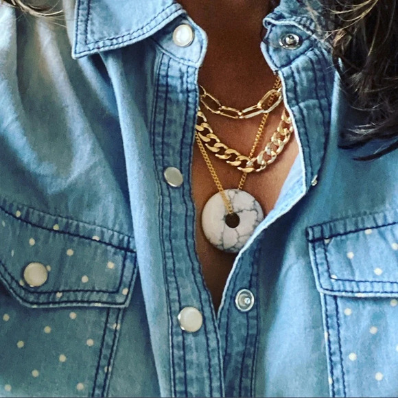White howlite donut Vermeil gold 18” delicate maximalist necklace - Picture 1 of 4